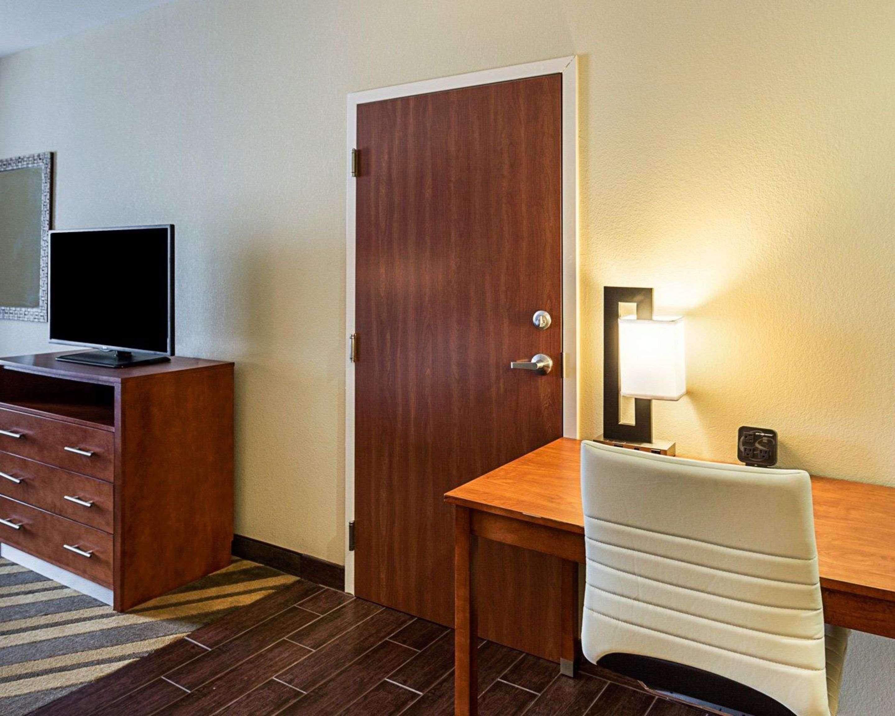 Comfort Suites Near Tanger Outlet Mall Gonzales Ngoại thất bức ảnh