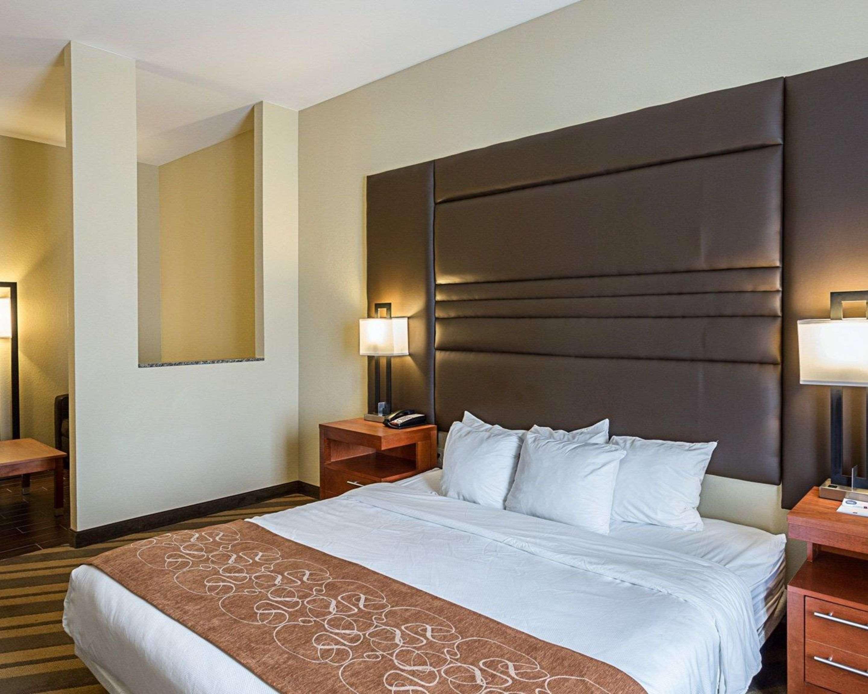 Comfort Suites Near Tanger Outlet Mall Gonzales Ngoại thất bức ảnh