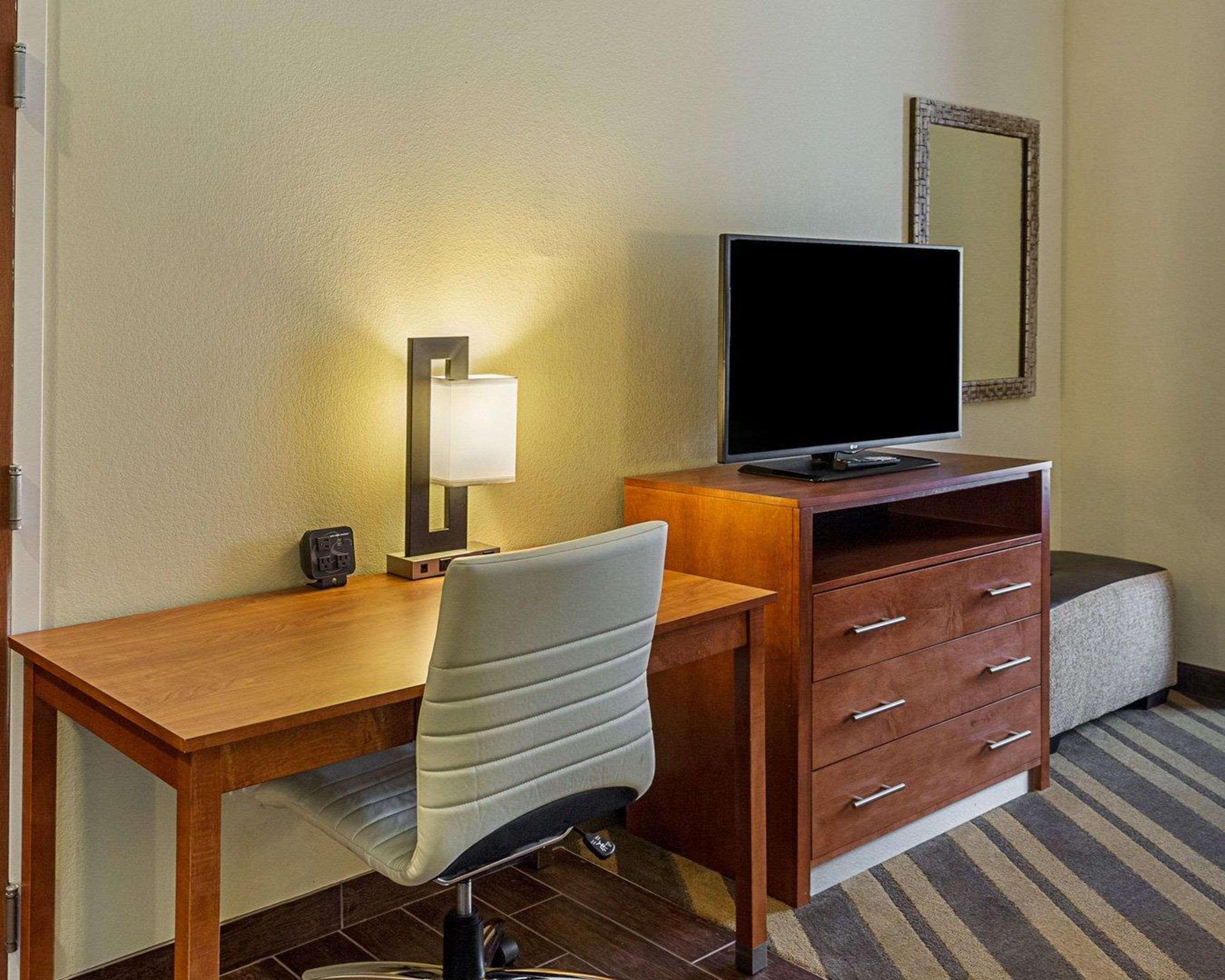 Comfort Suites Near Tanger Outlet Mall Gonzales Ngoại thất bức ảnh