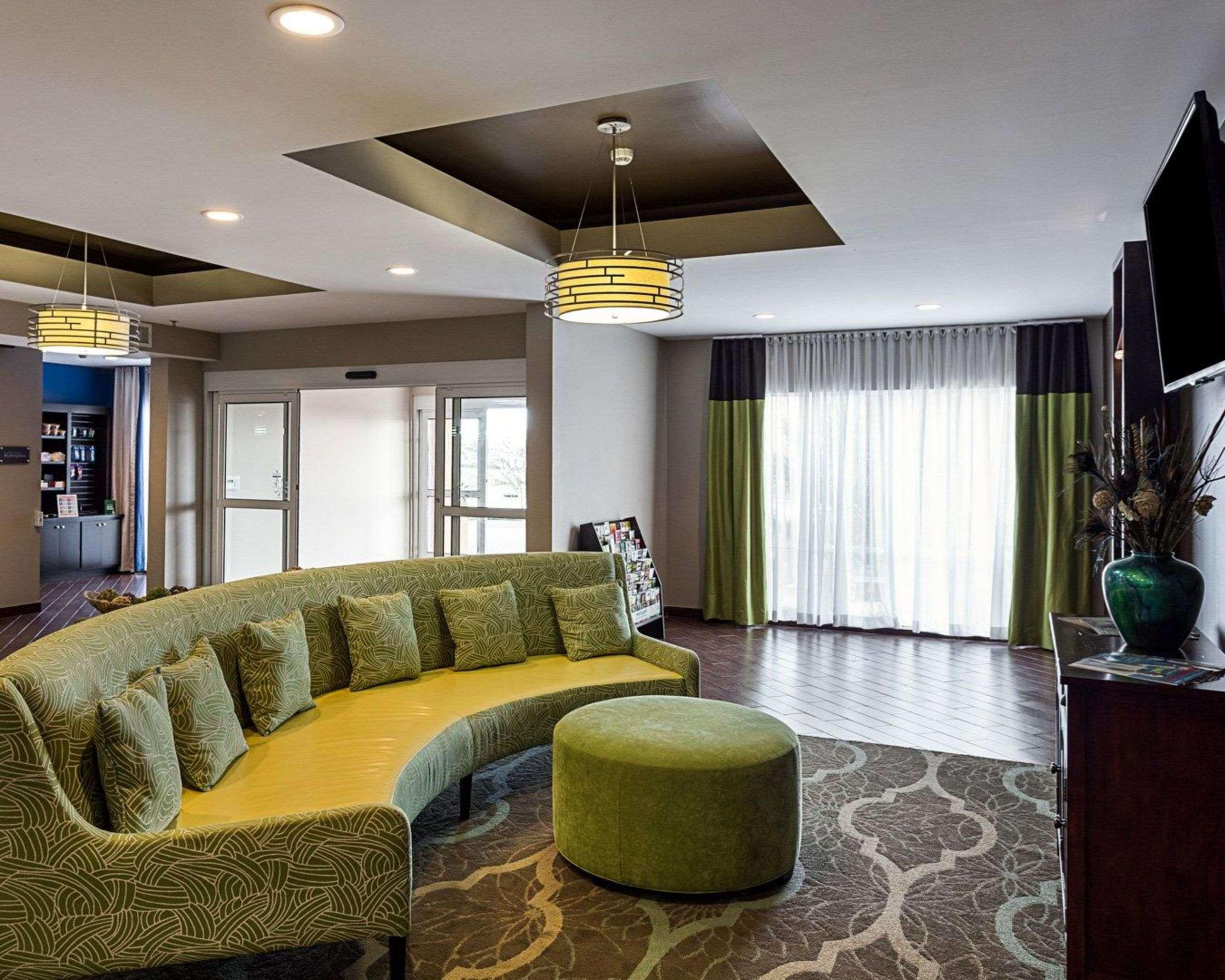 Comfort Suites Near Tanger Outlet Mall Gonzales Ngoại thất bức ảnh