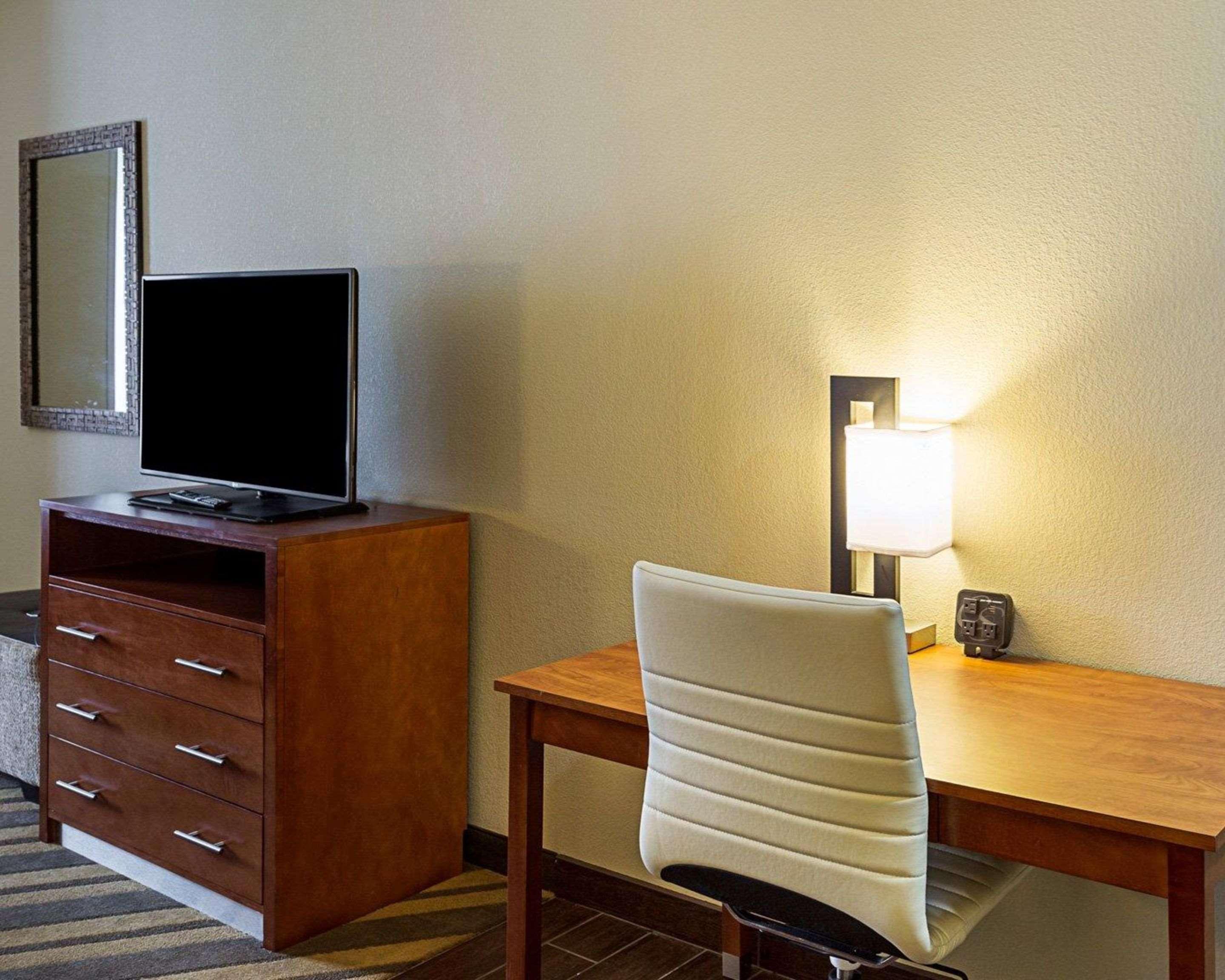 Comfort Suites Near Tanger Outlet Mall Gonzales Ngoại thất bức ảnh